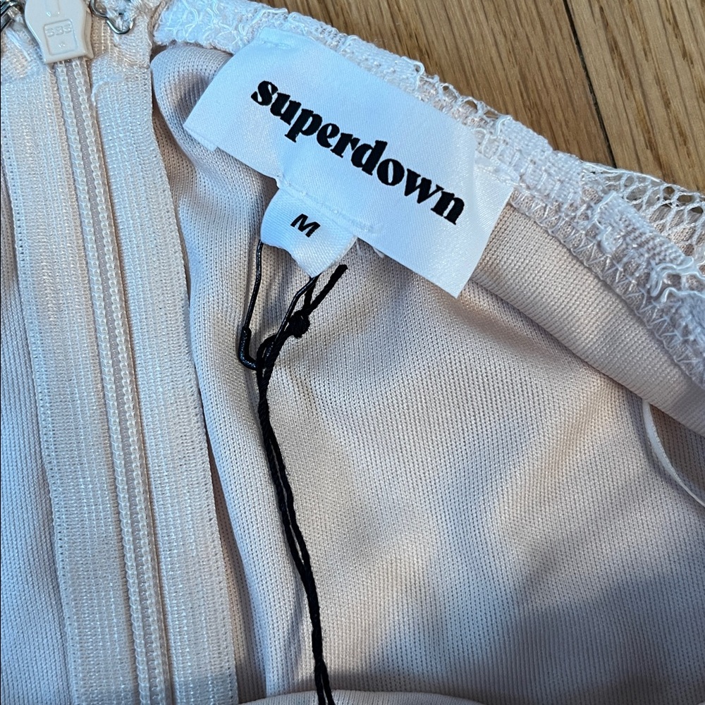 Superdown Stasia Lace Bodysuit in White & Nude. Size medium new with tags - Picture 5 of 8